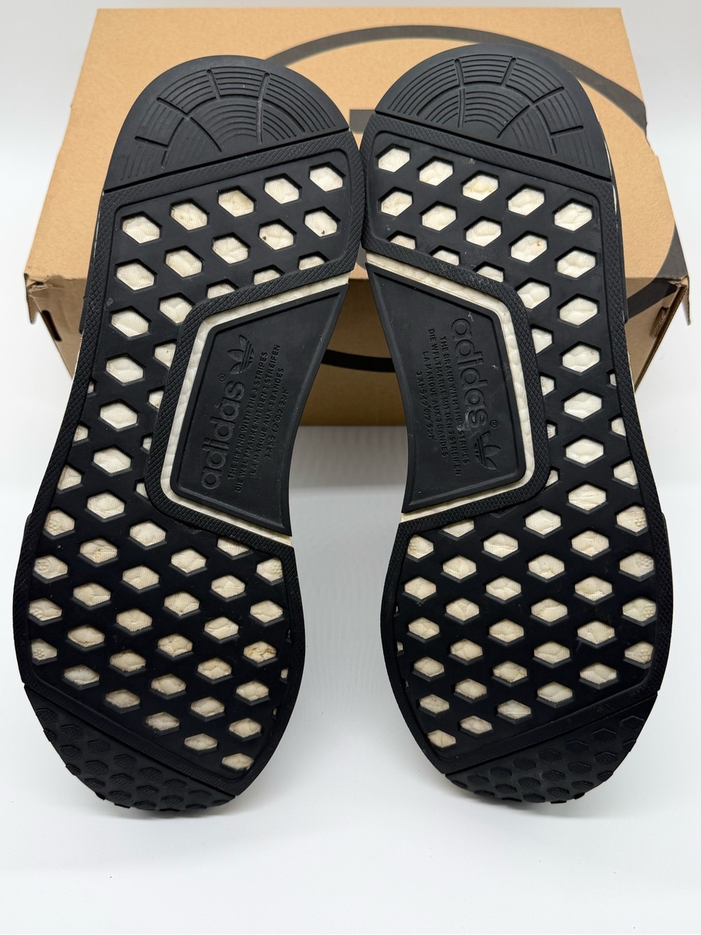 Addidas NMD R1 - Picture 4 of 4